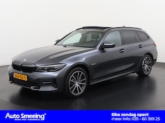 BMW 3-serie Touring - 320e xDrive Sport Line Shadow | Panoramadak | Adaptief M Sport Onderstel | Zondag Open