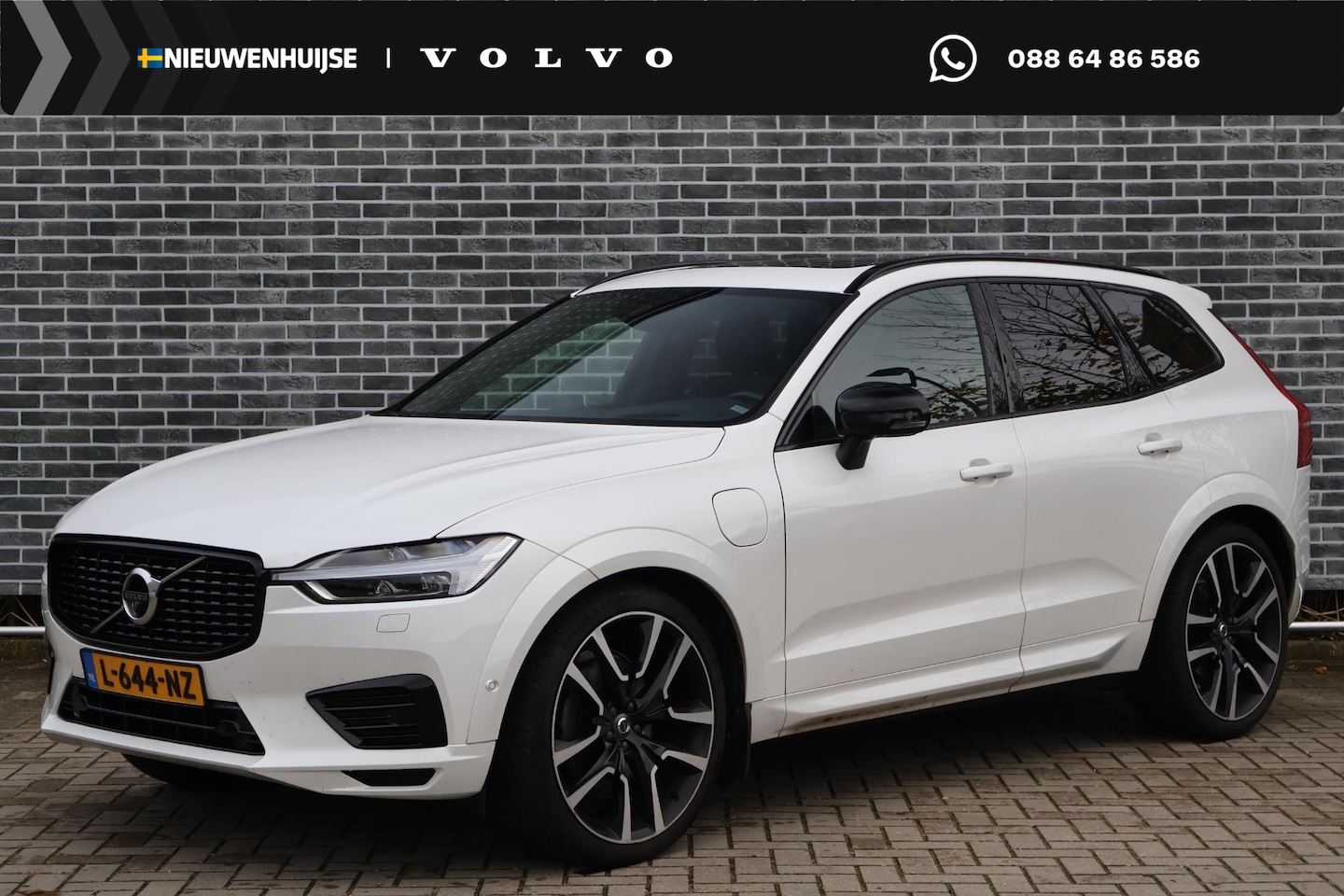 Volvo XC60 - 2.0 T8 Twin Engine AWD R-Design | Bowers & Wilkins Audiosysteem | Luchtvering | Head-up di - AutoWereld.nl