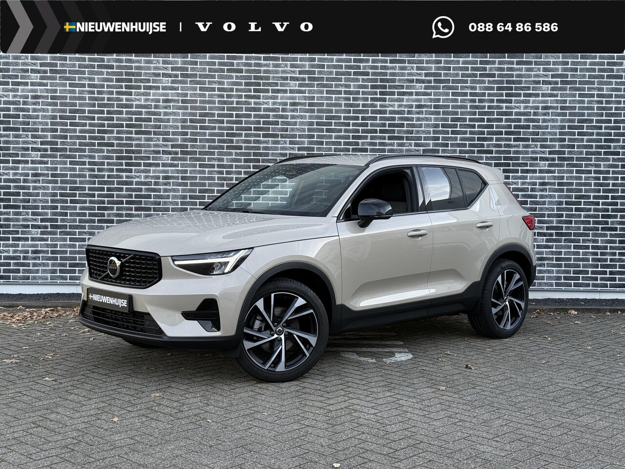Volvo XC40 - 2.0 B4 Plus Dark | Trekhaak | 20 inch | Getint glas | Adaptive cruise control | Verwarmbar - AutoWereld.nl