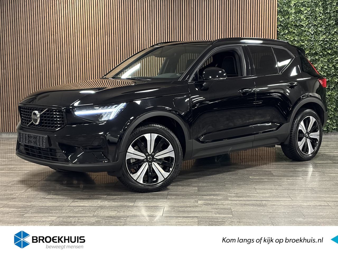 Volvo XC40 - T4 Recharge Plus Dark | MY23 | Trekhaak | All Season banden | Harman Kardon | Bestuurderss - AutoWereld.nl