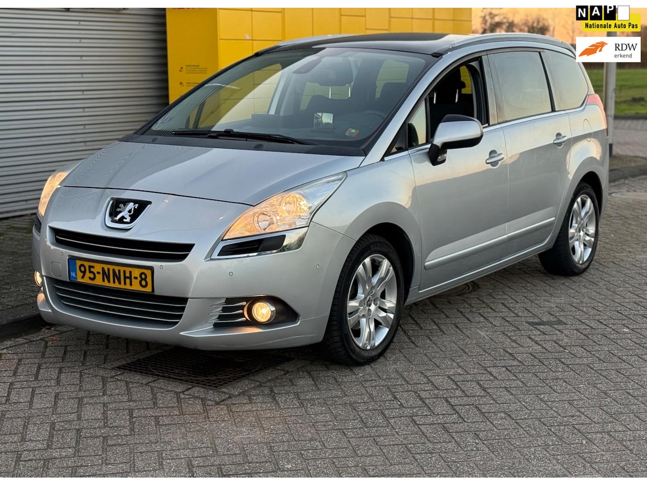 Peugeot 5008 - 1.6 THP Blue Lease Executive 7persoons Navi Pdc Panodak - AutoWereld.nl