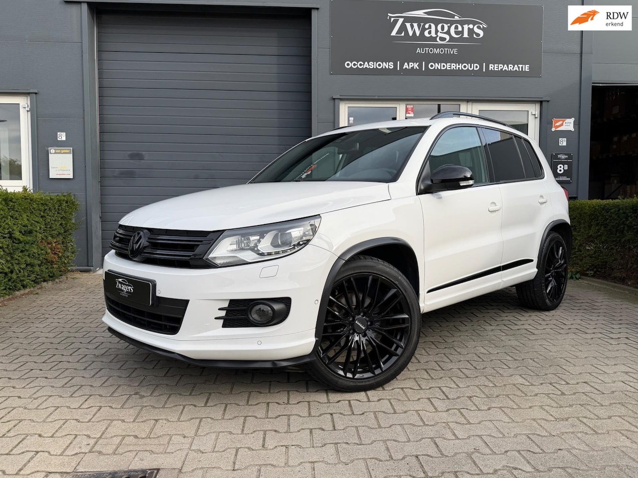 Volkswagen Tiguan - 2.0 TSI Sport&Style 4motion R-line Edition|Pano|Navi|Garantie - AutoWereld.nl