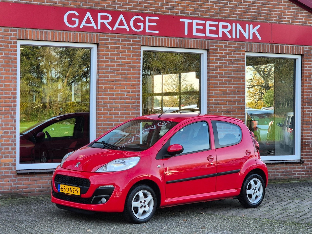 Peugeot 107 - 1.0 Première 65PK 5drs airco, elektr.ramen, radio/cd, lmv RIJKLAAR - AutoWereld.nl