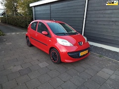 Peugeot 107 - 1.0-12V XS Zeer lux, s 5 drs nl auto km 155 000 nap