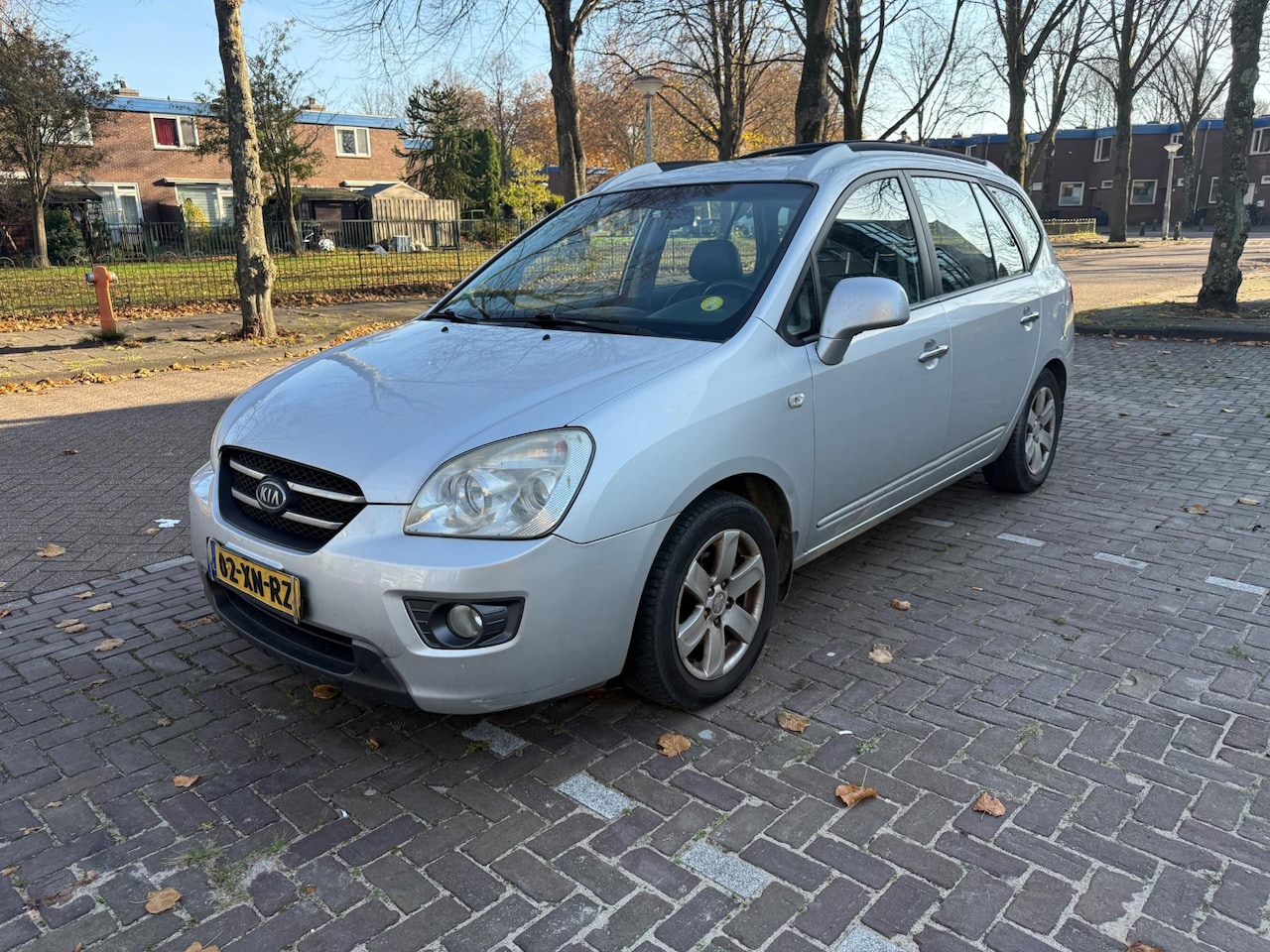 Kia Carens - 2.0 CVVT X-clusive AUTOMAAT - AutoWereld.nl