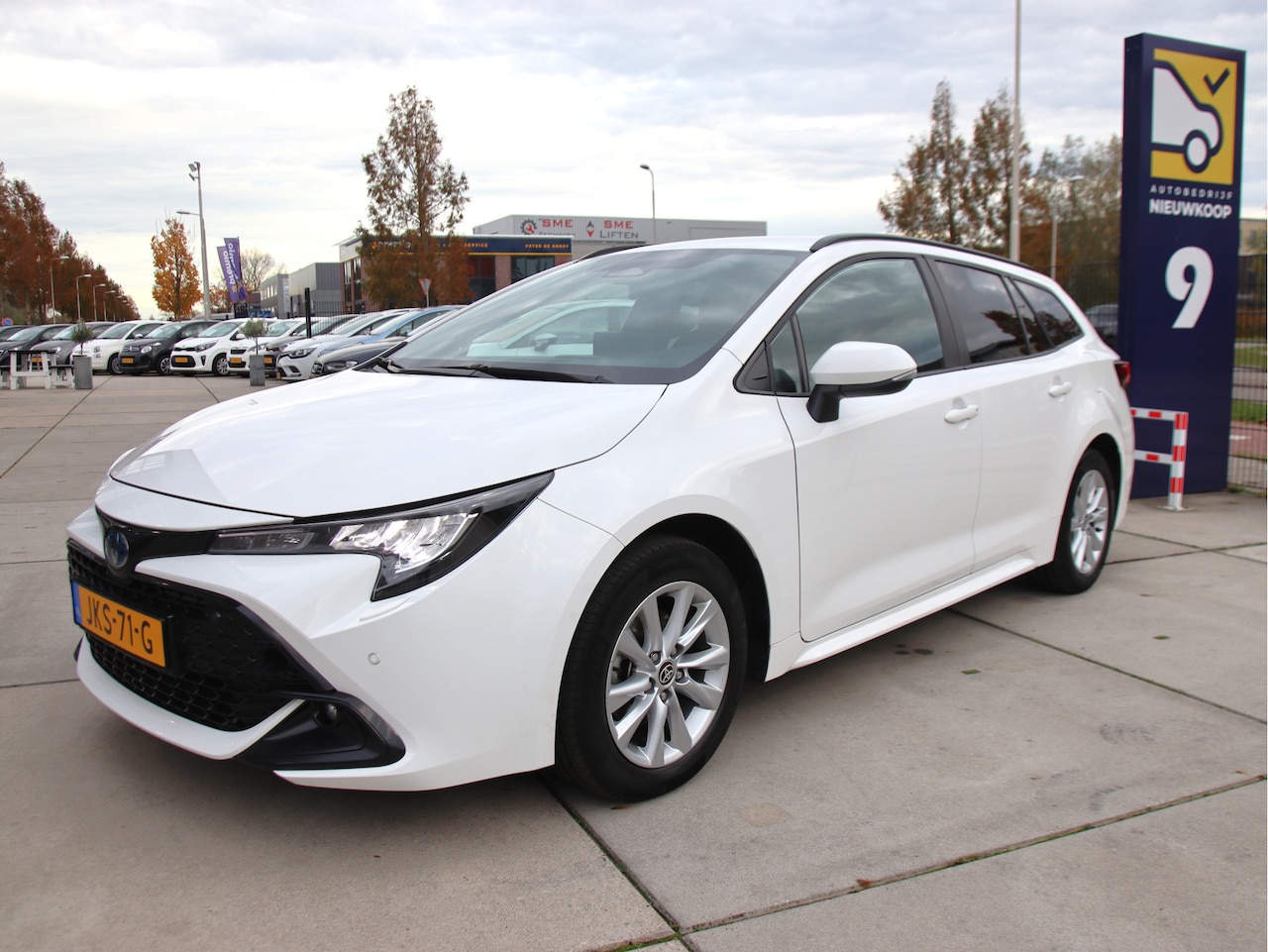 Toyota Corolla Touring Sports - Hybrid Business Plus Carplay-Camera, Winterpakket, 1e eig Aanbieding! - AutoWereld.nl