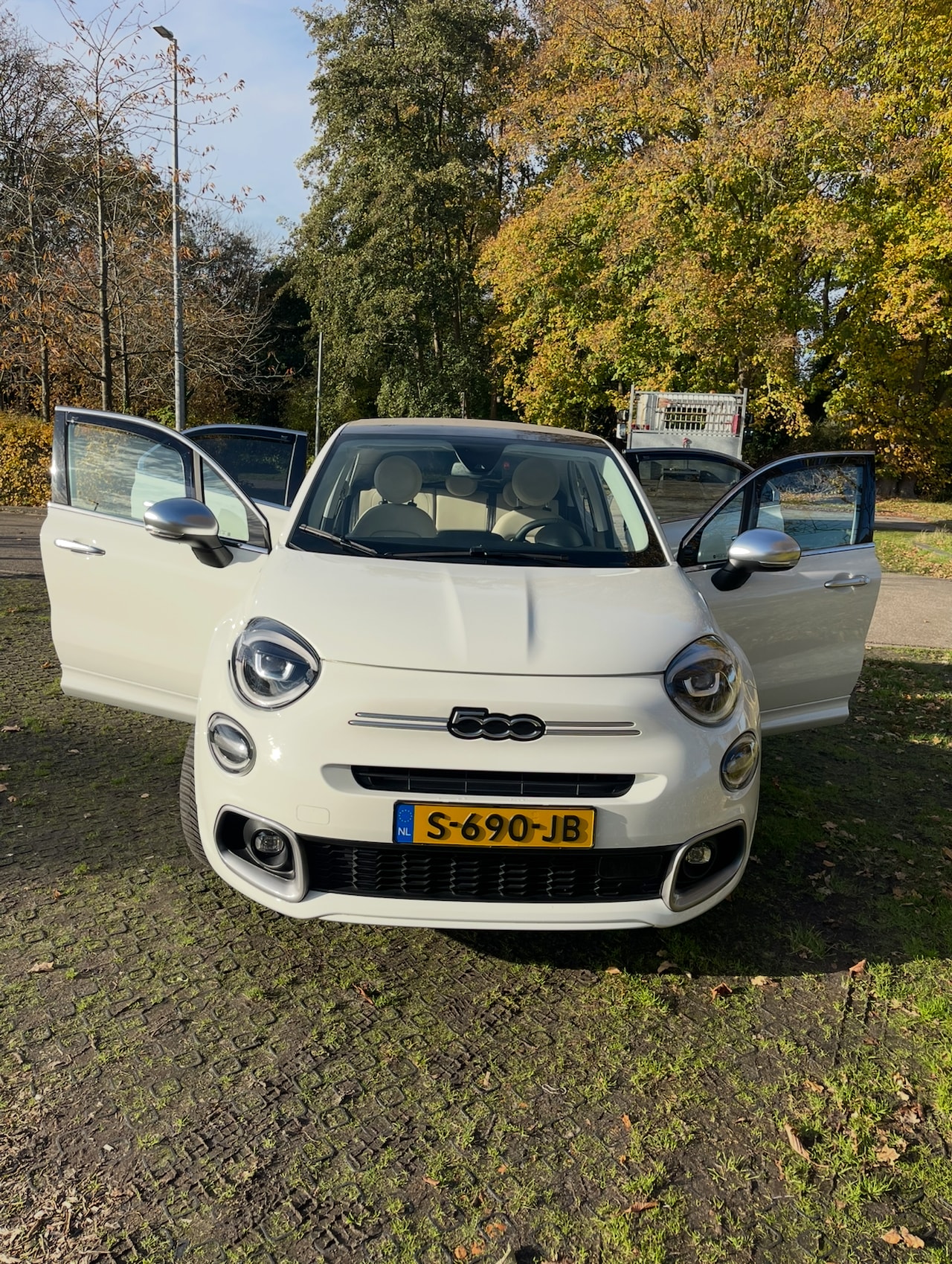 Fiat 500 X - 1.5 Hybrid Dolcevita Special Edition Cabrio Met schitterende wit/crème lederen bekleding - AutoWereld.nl