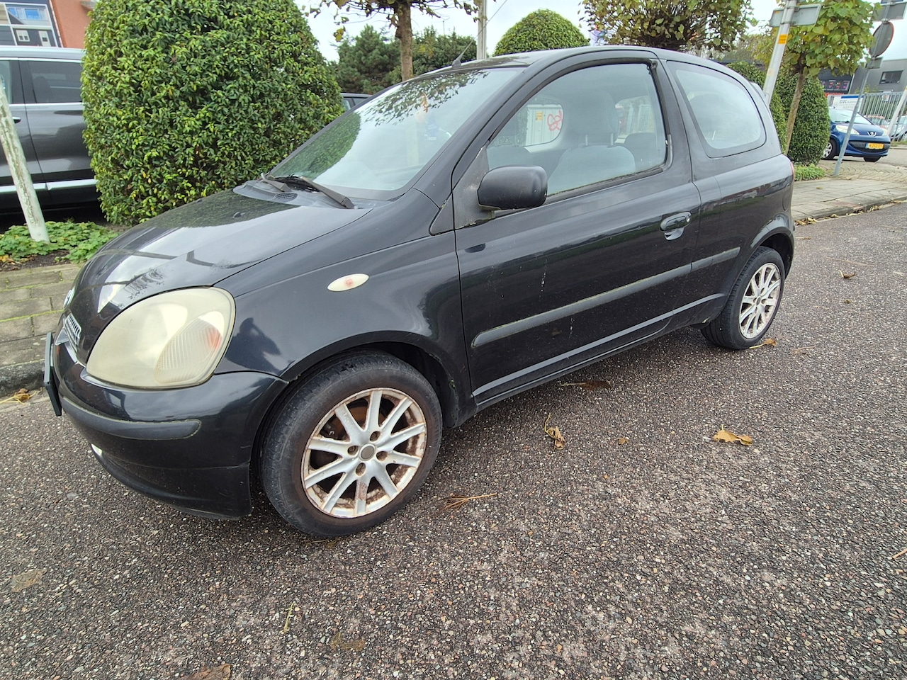 Toyota Yaris - 1.3-16V VVT-i Sol Benzine -301km- 3-Deurs- Handmatig-Zwart - AutoWereld.nl