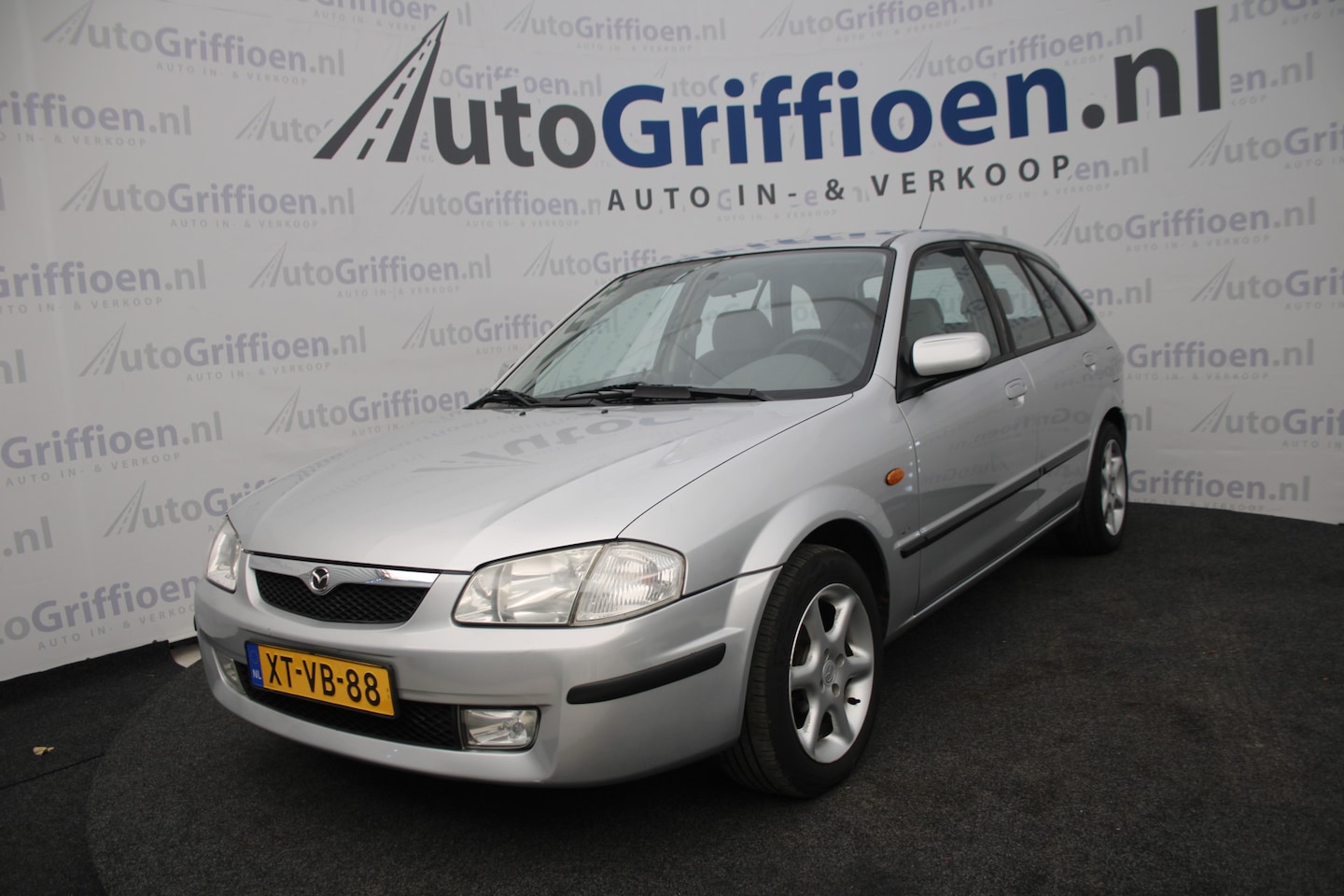 Mazda 323 Fastbreak - 1.5i GLX airco, trekhaak, dealeronderhouden - AutoWereld.nl
