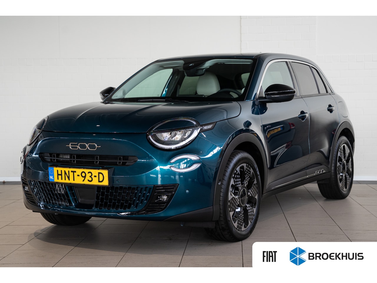 Fiat 600 - 1.2 Hybrid La Prima | Camera | Lederen bekleding | Stoelverwarming | Parkeersensoren | Key - AutoWereld.nl