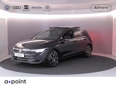 Volkswagen Golf - 1.5 eTSI 50 Jahre Edition 150 pk Automaat (DSG) | Navigatie | Panoramadak | Parkeersensore
