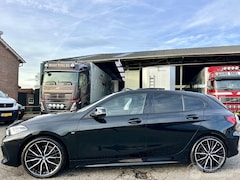 BMW 1-serie - 118D 2.0 150pk 8-traps aut + f1 M-Sport - pano - front + line + side + park assist - sfeer