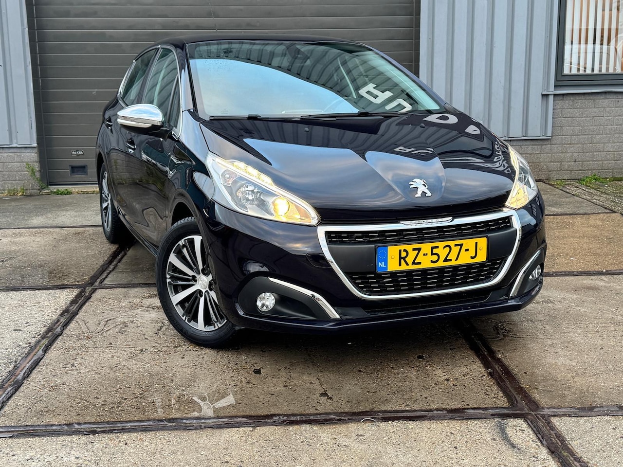 Peugeot 208 - 1.2 PureTech Allure Luxe Uitvoering carplay/Cam/Cruise/ - AutoWereld.nl