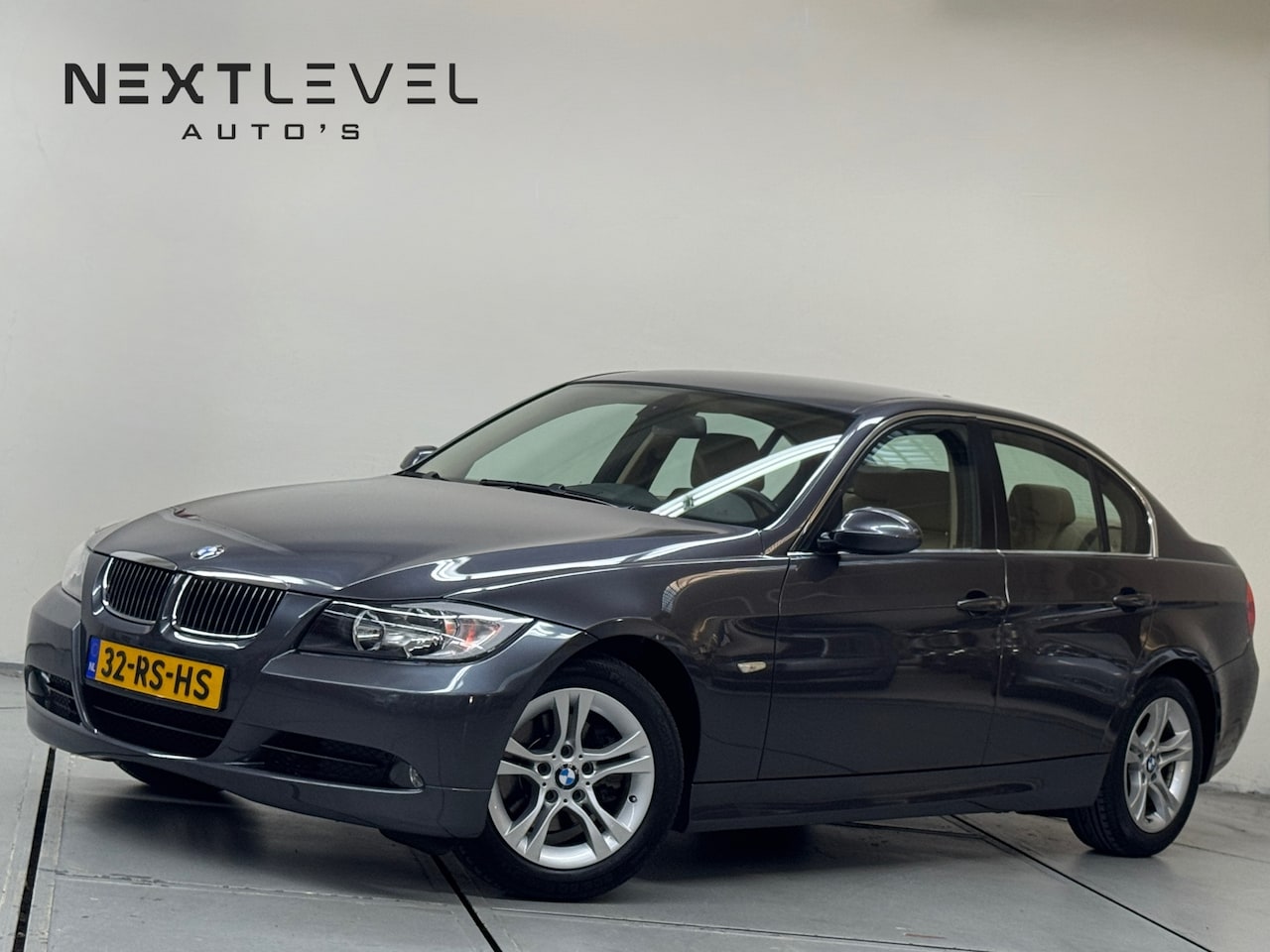BMW 3-serie - 325i Dynamic Executive Absolute Nieuwstaat Uniek 82.000KM - AutoWereld.nl