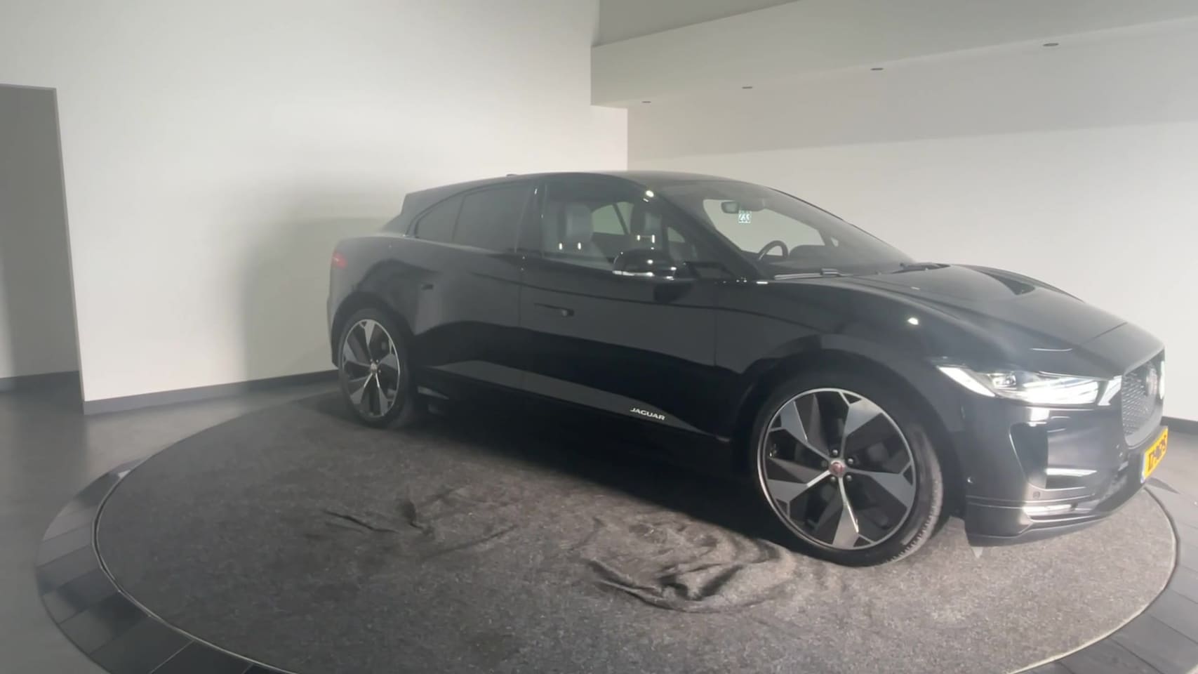 Jaguar I-PACE - EV400 First Edition 90 kWh Topstaat! | Panoramadak | Leer | Meridian Geluidsysteem | Camer - AutoWereld.nl