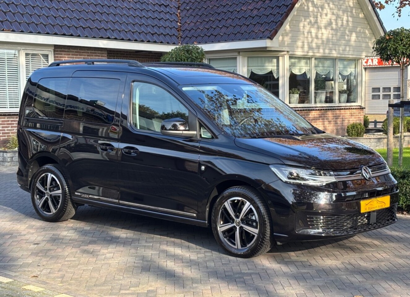 Volkswagen Caddy - 1.5 TSI 115pk DSG Dark Label Navi, Camera, ACC, LED, Pano,Trekhaak, - AutoWereld.nl