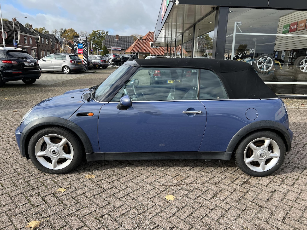 MINI Cabrio - Mini 1.6 Cooper Chili weinig kilometers en prima onderhouden. - AutoWereld.nl