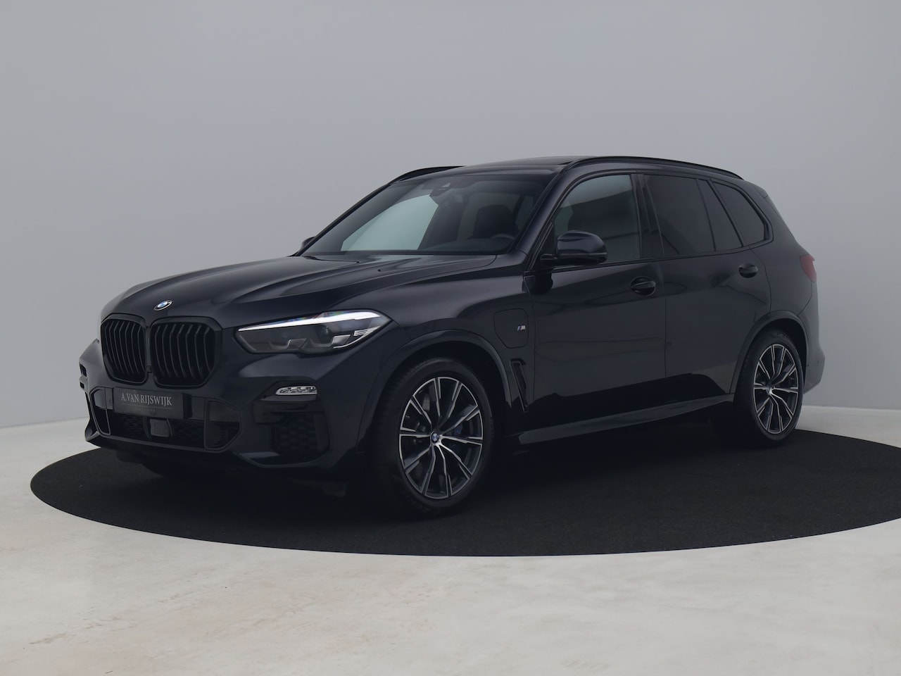 BMW X5 - xDrive45e High Executive | PANO | 360º | ADAPTIVE | LUCHTVERING | HUD | H&K | STOELVERW. | - AutoWereld.nl