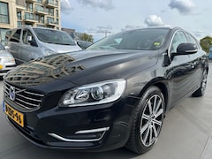 Volvo V60 - 2.4 D6 AWD Plug-In Hybrid Summum Nieuwe Airco Dealer OH Nieuwe Banden