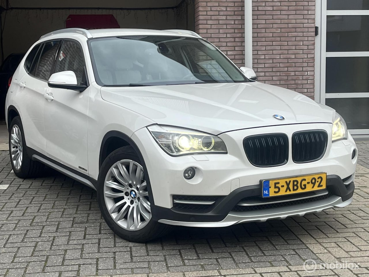 BMW X1 - sDrive18d Executive AUT Xenon,Navi, Camera, Cruis C,NAP! Nette auto met een nieuwe APK! - AutoWereld.nl