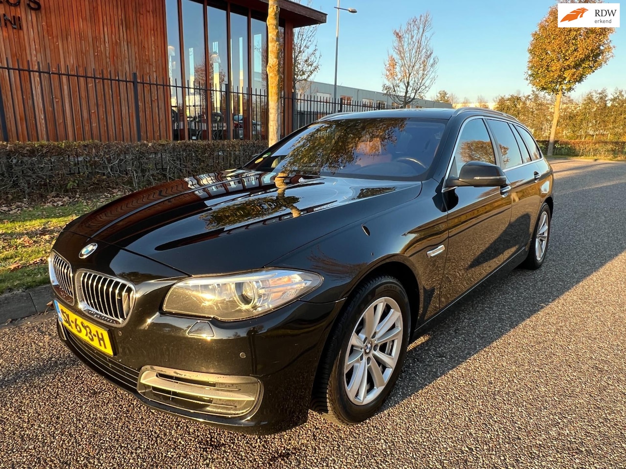 BMW 5-serie Touring - 530d panoramadak, trekhaak, comfortstoelen, export! - AutoWereld.nl