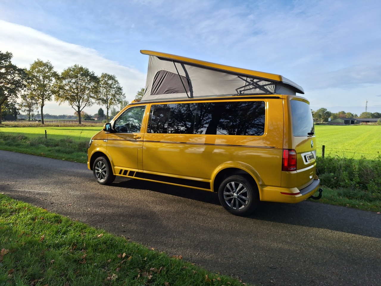Volkswagen Transporter Caravelle - 150pk - AutoWereld.nl