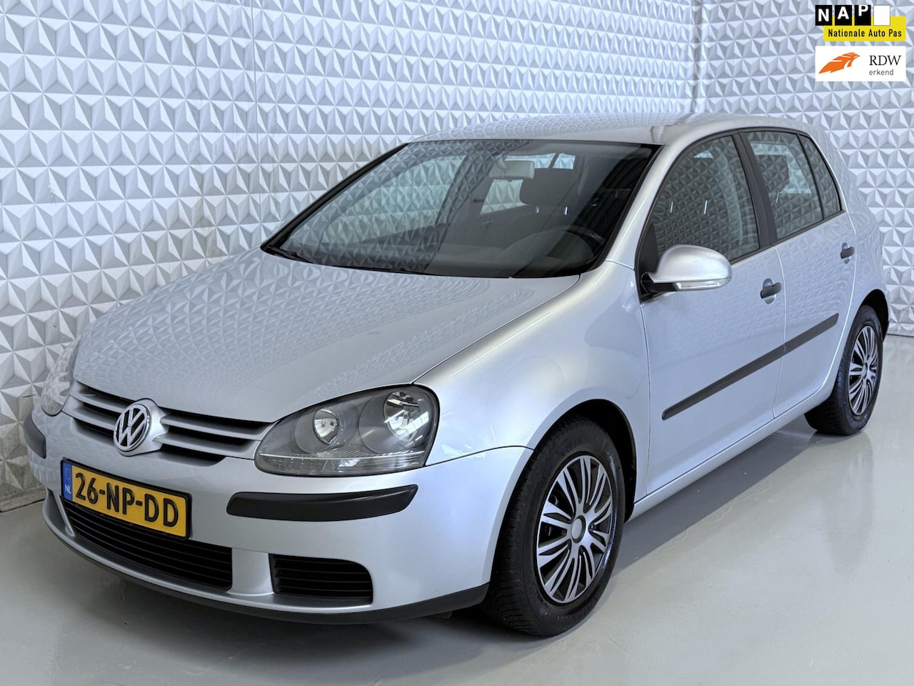 Volkswagen Golf - 1.6 FSI Trendline Airco Cruise Trekhaak (2004) - AutoWereld.nl