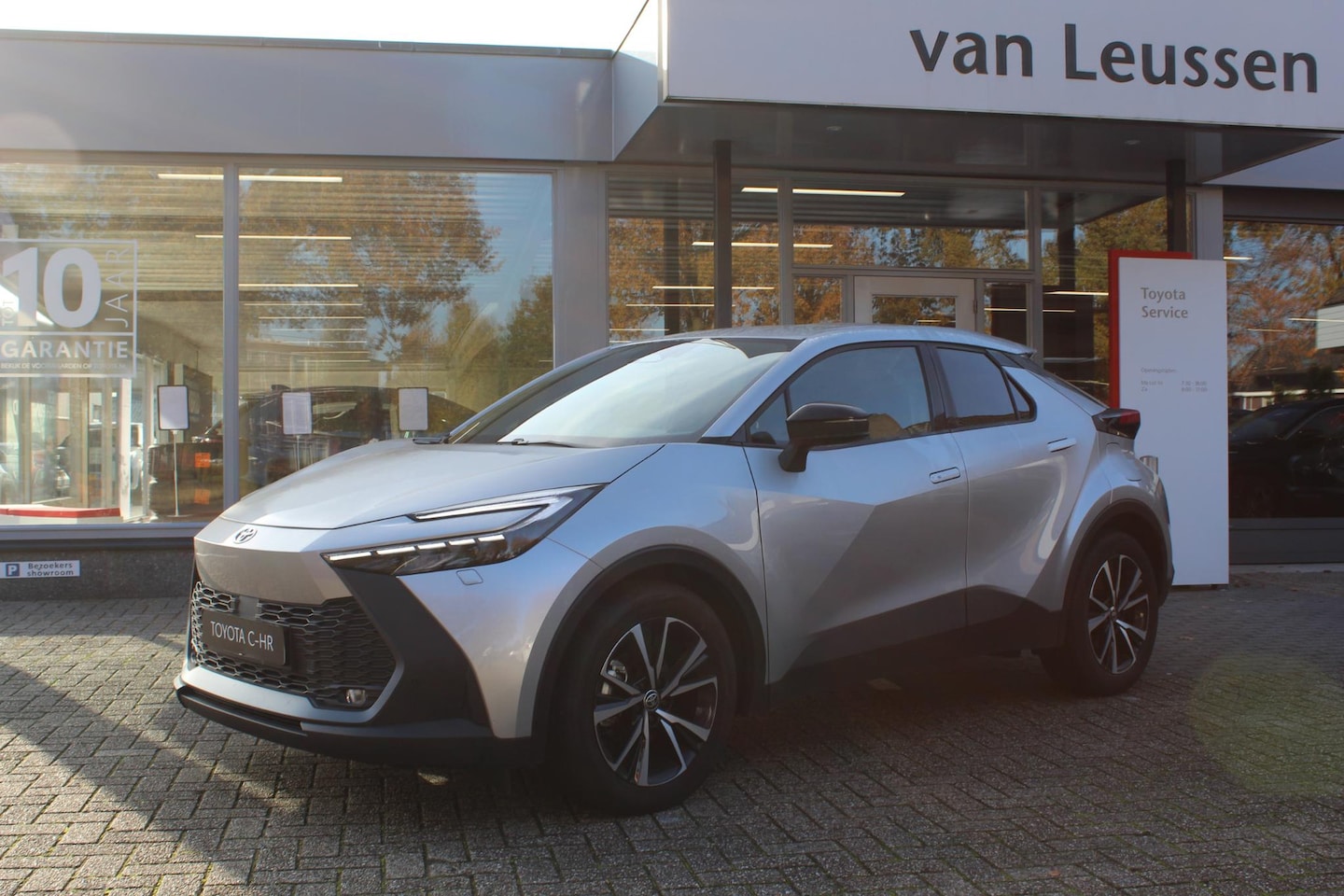 Toyota C-HR - 1.8 HYBRID 140 DYNAMIC EL-ACHTERKLEP STOEL-STUUR & RUITENWISSER VERW. KEYLESS LED-KOPLAMPE - AutoWereld.nl
