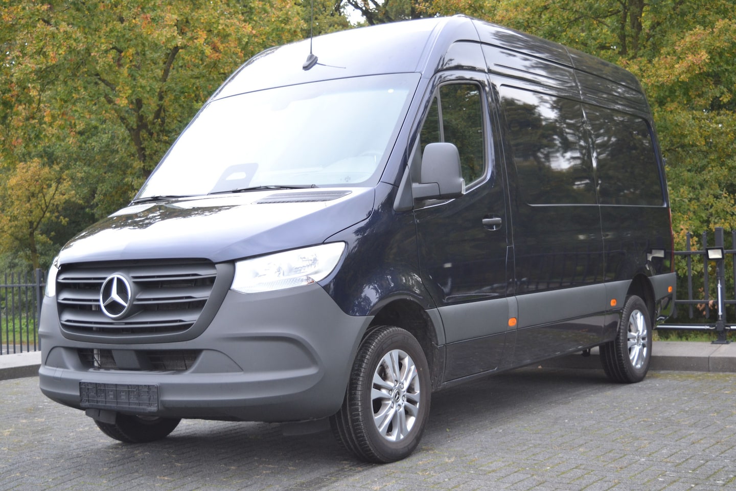Mercedes-Benz Sprinter - 317 CDI L2H2 3,5t AK | PRO | Cruise | Camera | 3p | Stoelverw.| MBUX - AutoWereld.nl