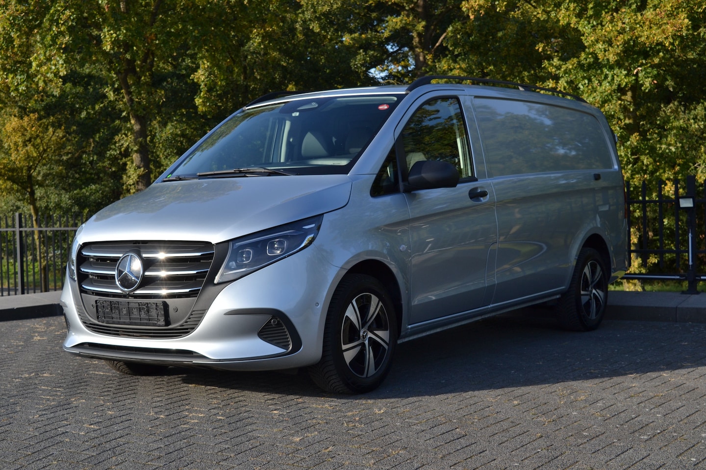 Mercedes-Benz Vito - 116 CDI L2 Lang | Leer | MBUX | LED | Stoelverw. | Camera | 2.5t AHK | 3P - AutoWereld.nl