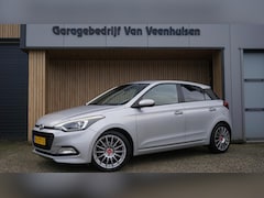 Hyundai i20 - 1.0 T-GDI 100pk 5Drs Comfort 17inch LM Navi LED A-Camera Clima DAB *NL auto* Sportief 1302