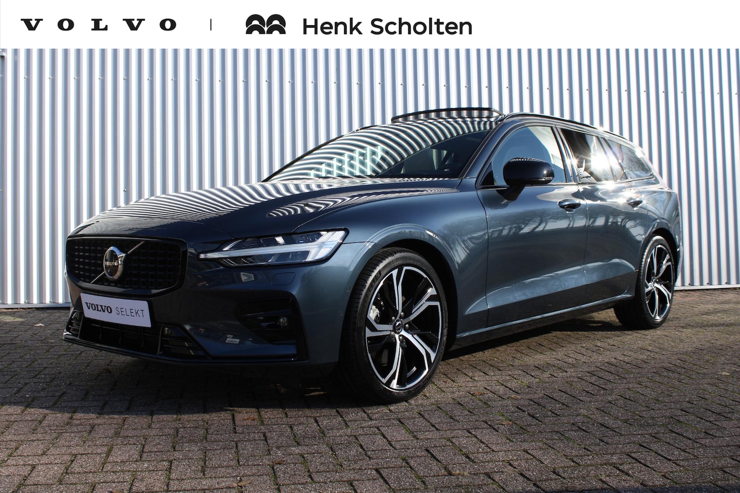 Volvo V60 - B4 Automaat Plus Dark | Panoramadak|Premium Audio by Harman en Kardon|Nappa leder Interieu - AutoWereld.nl