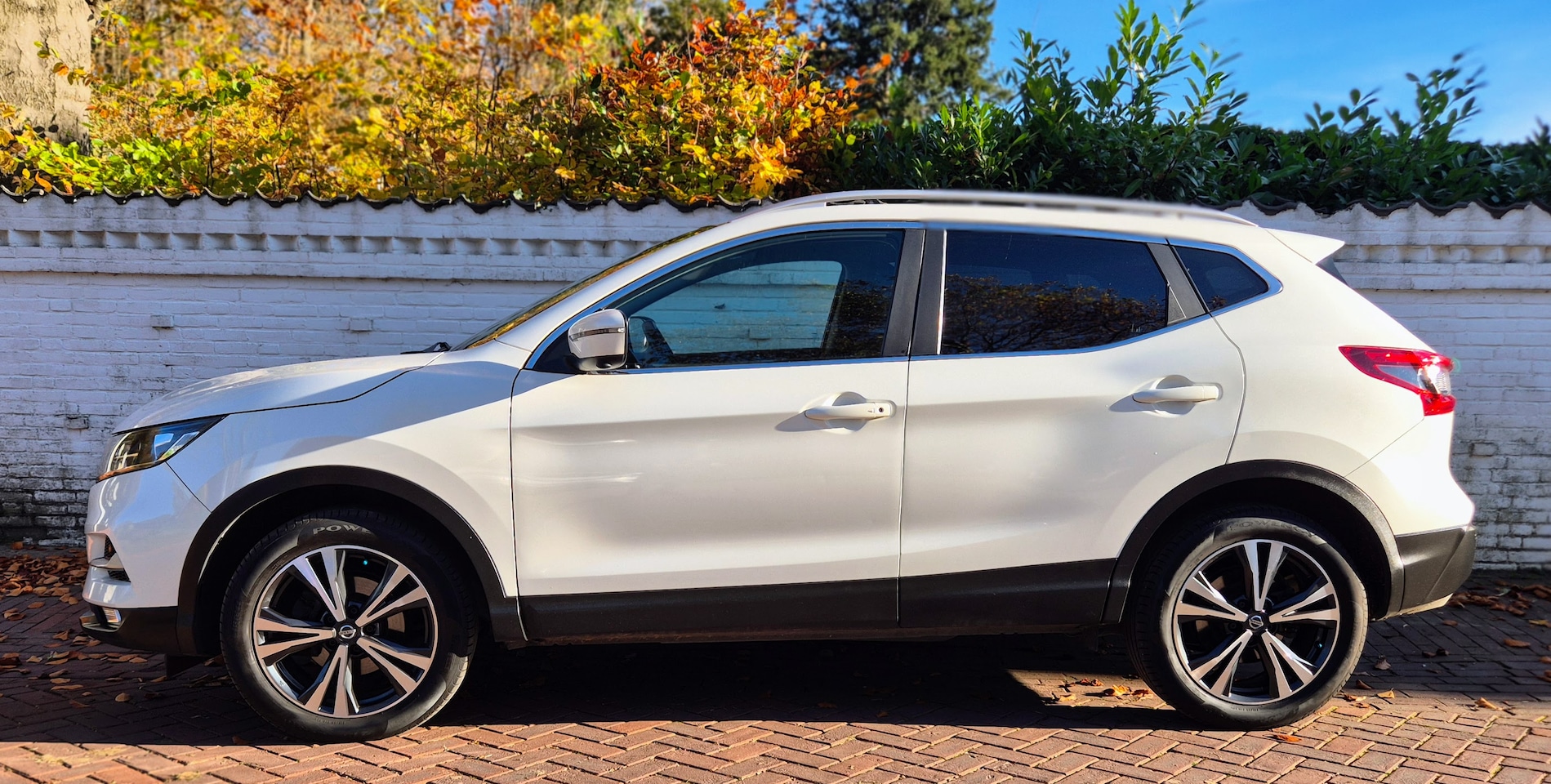 Nissan Qashqai - 1.2 N-Connecta Keyless entry, dual zone Clima, Panoramadak, 360 camera, afneembare trekhaak - AutoWereld.nl