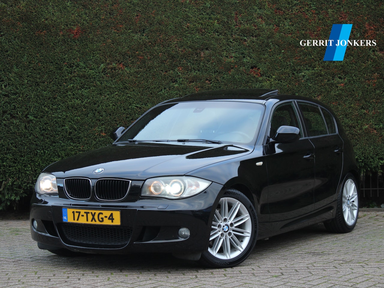 BMW 1-serie - 118i EffDyn. Ed. Business Line Ultimate Edition | M Sport | Schuifdak - AutoWereld.nl