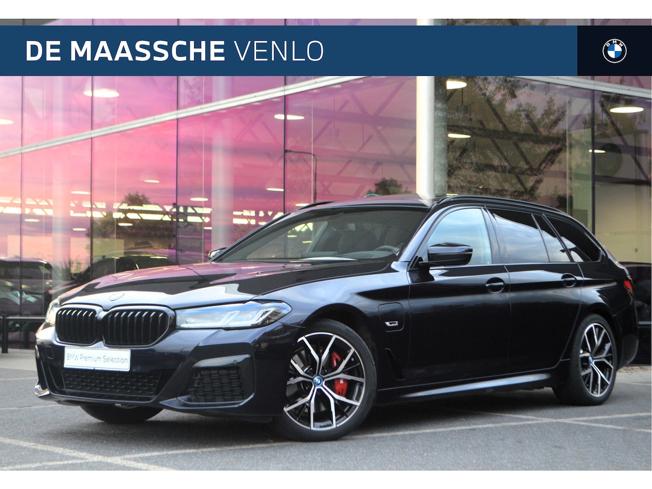 BMW 5-serie Touring - 530e High Executive M Sport Automaat / Panoramadak / Trekhaak / Laserlight / Achteruitrijc - AutoWereld.nl