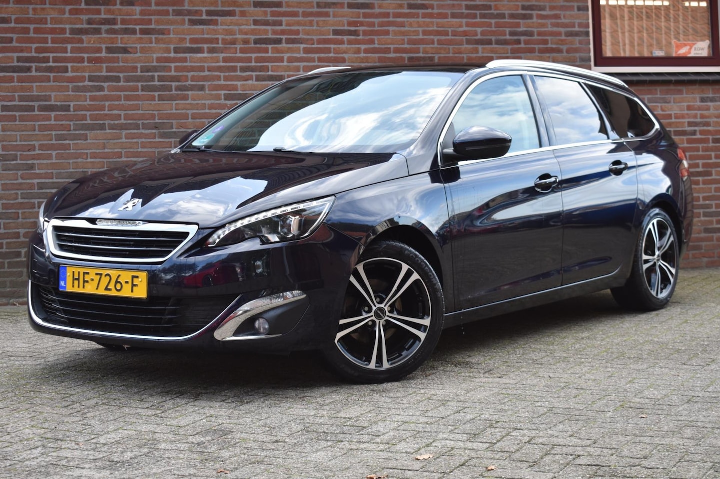 Peugeot 308 SW - 1.2 PureTech Blue Lease Premium '15 Pano LED Clima Cruise - AutoWereld.nl