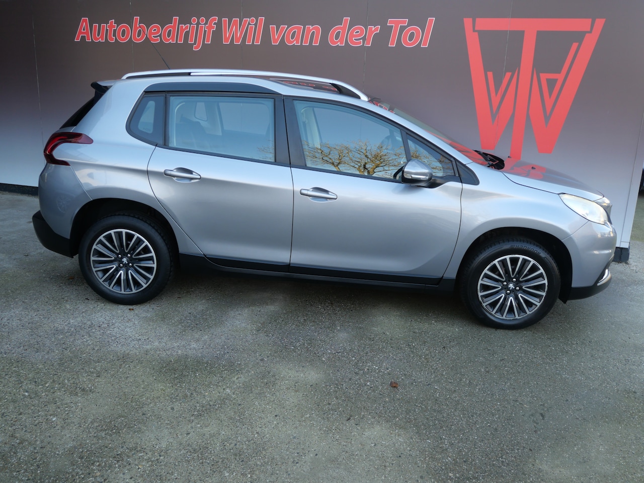 Peugeot 2008 - 1.2 PURETECH BLUE LION | PANO | CARPLAY | NAVIGATIE | 110 PK | NL-AUTO!! - AutoWereld.nl
