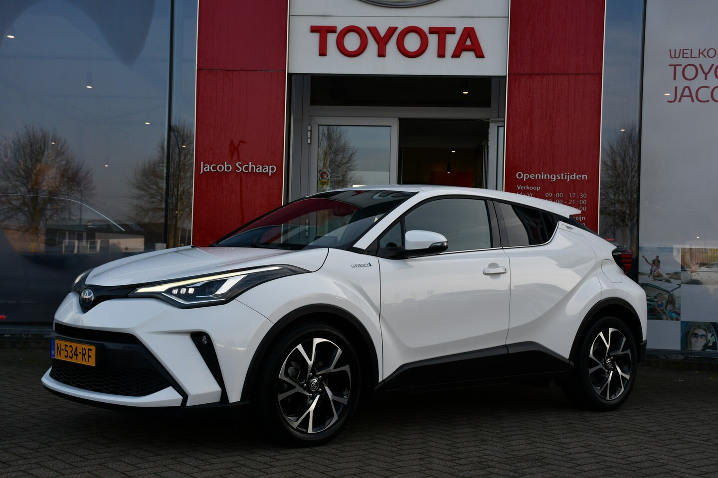 Toyota C-HR - 1.8 Hybrid Style Luxury | Full-LED koplampen | Dodehoekdetectie | Lederen bekleding | - AutoWereld.nl