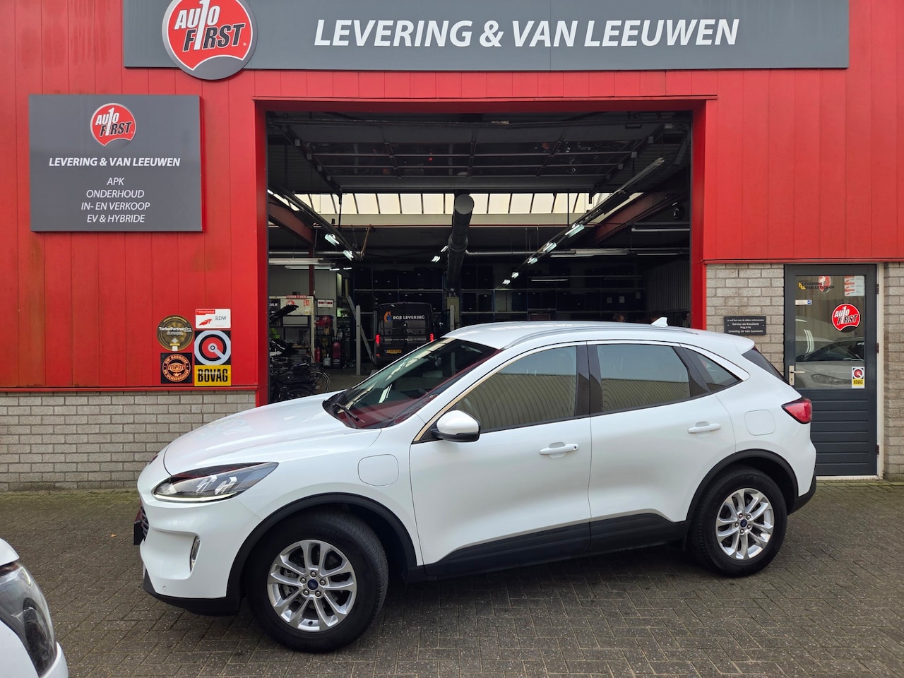 Ford Kuga - 2.5 PHEV Titanium Navigatie/ Camera/ Stoelverwarming/ Rijklaarprijs! - AutoWereld.nl