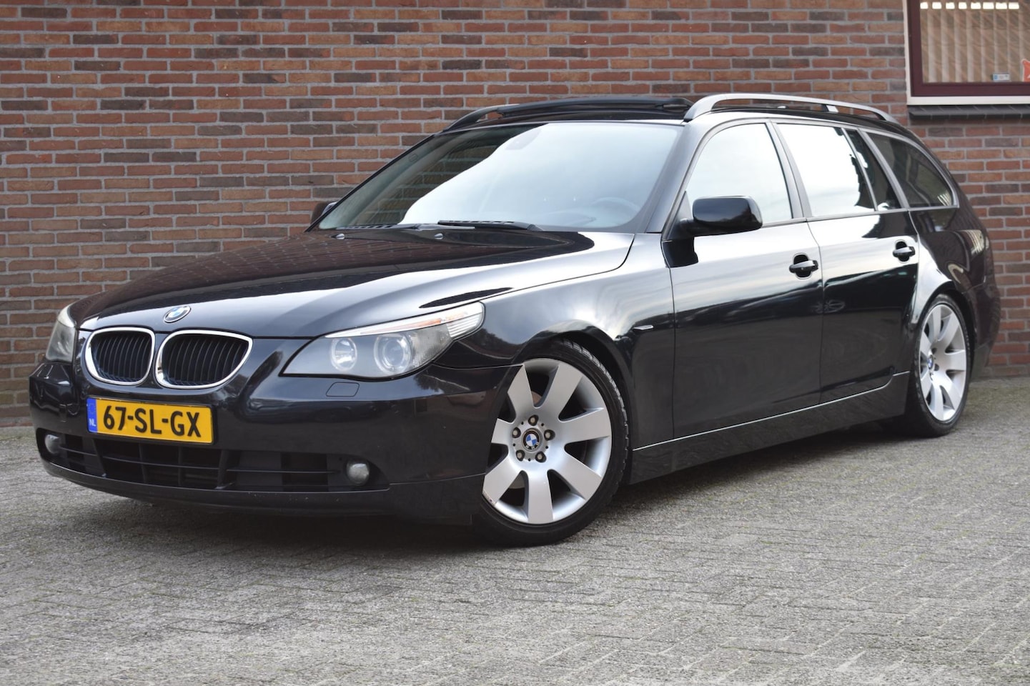 BMW 5-serie Touring - 525i Executive '05 Pano Leder Airco INRUILER ZO MEE - AutoWereld.nl