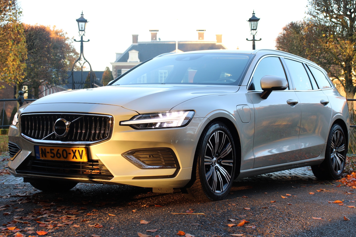 Volvo V60 - 2.0 T6 R AWD INSCRIPTION | NL-AUTO! | 1 EIGENAAR! | HARMAN/KARDON | DEALER OH! | ADAPTIVE - AutoWereld.nl