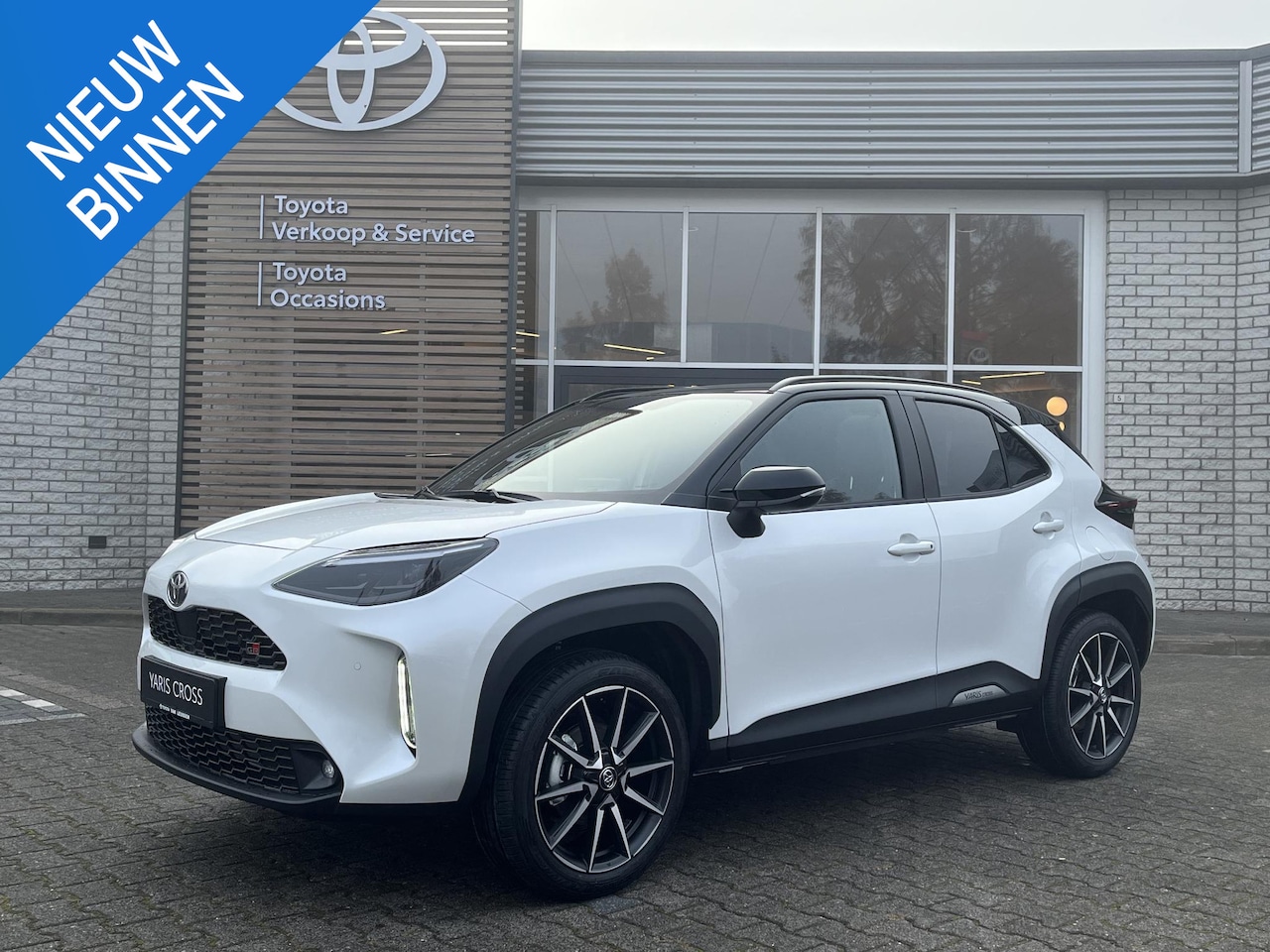 Toyota Yaris Cross - HYBRID 130 GR-SPORT NIEUW & DIRECT LEVERBAAR!! PANODAK JBL-AUDIO BLIND-SPOT PARKSENSOR V+A - AutoWereld.nl