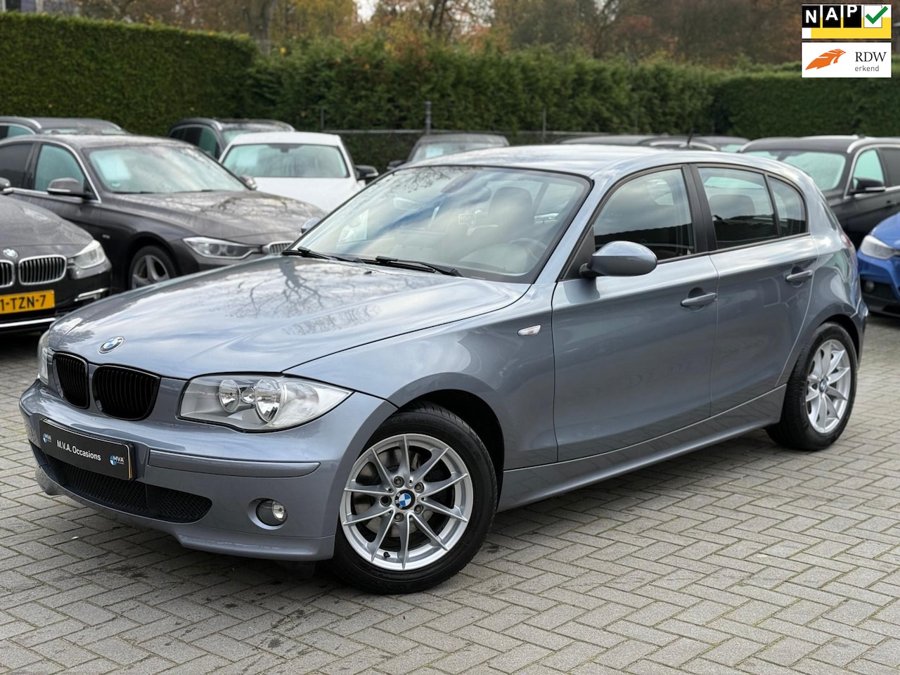 BMW 1-serie - 120i High Executive|Automaat|Klepseals vervangen|Carplay|NL Auto|NAP|Cruise control|Climat - AutoWereld.nl
