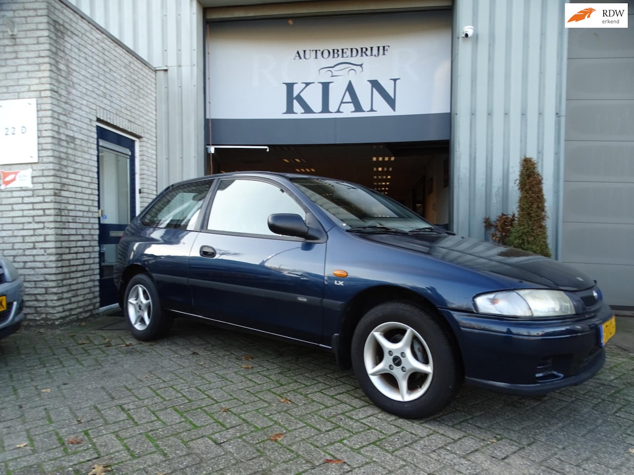 Mazda 323 - 1.5i P LX 1.5i P LX - AutoWereld.nl
