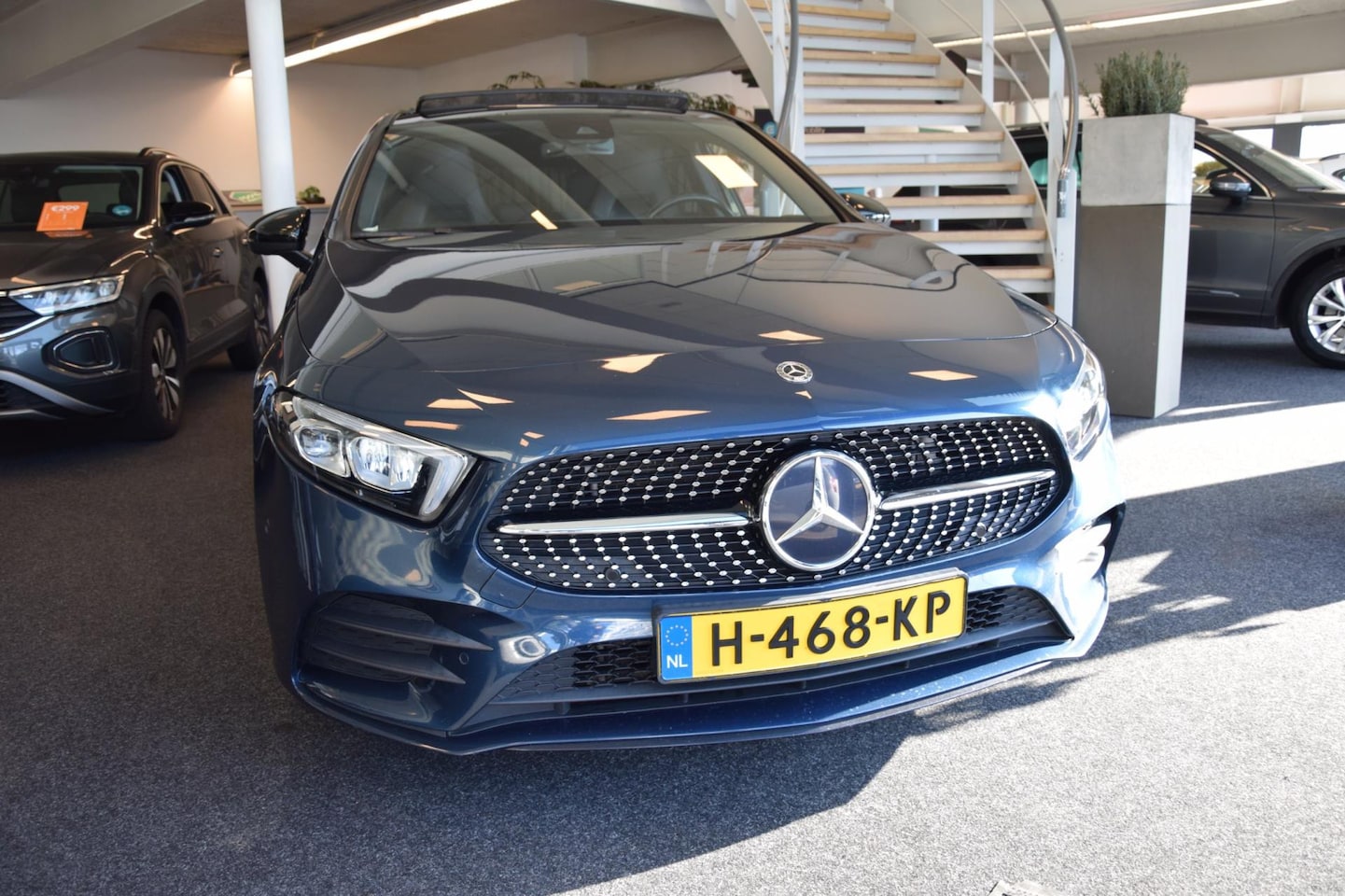 Mercedes-Benz A-klasse - 180 Business Solution AMG 180 Business Solution AMG, Panorama dak, Allseason Banden - AutoWereld.nl