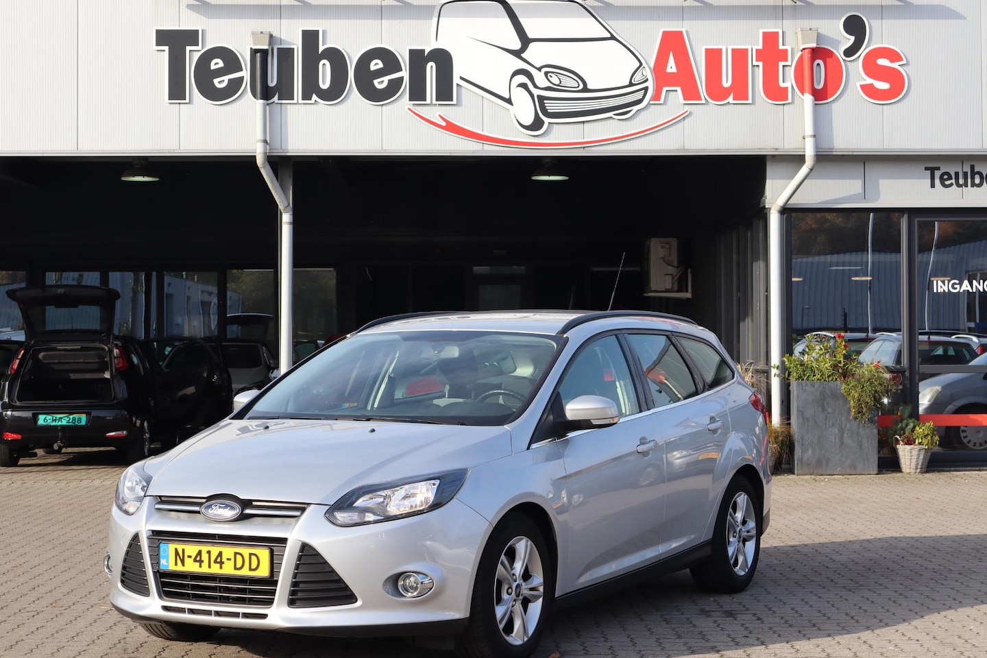 Ford Focus Wagon - 1.0 EcoBoost Titanium Trekhaak, Stoelverwarming, Lichtmetalen wielen, Climate control - AutoWereld.nl