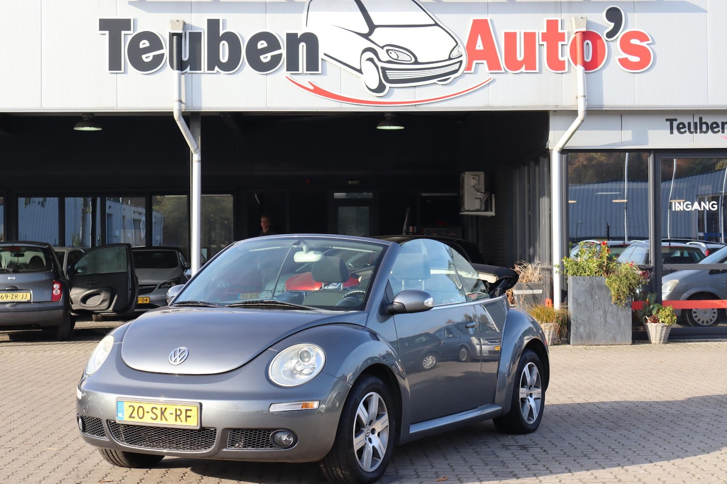 Volkswagen New Beetle Cabriolet - 1.6 Highline Airco, Trekhaak, Stoelverwarming, Cruise control - AutoWereld.nl