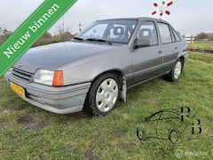 Opel Kadett - 1.6i LS UNIEKE SCHUURVONDST