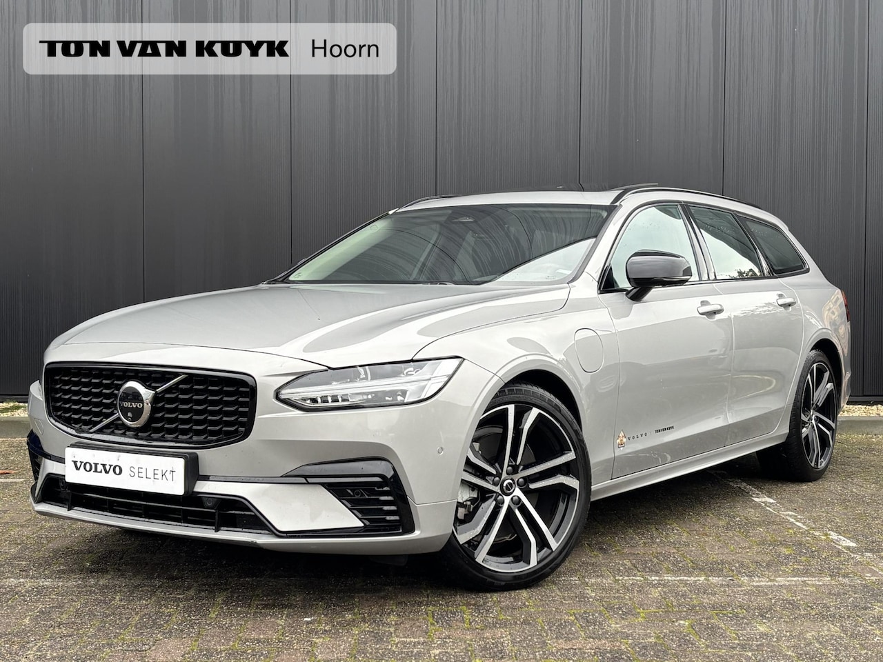 Volvo V90 - T6 AWD Recharge Plus Dark / Panoramisch Dak / Luchtvering / 20” / 360 camera / Alarm - AutoWereld.nl