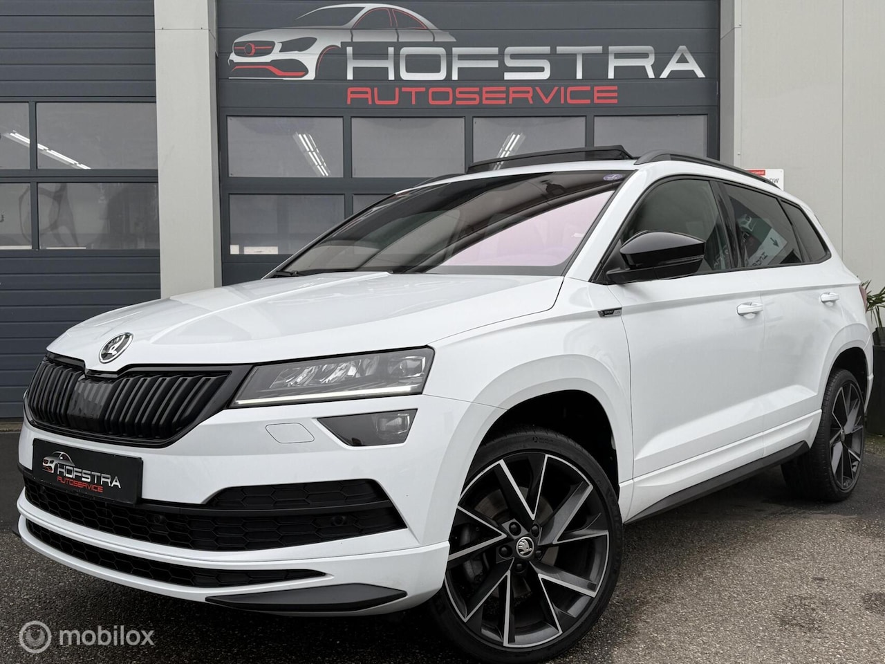 Skoda Karoq - 1.5 TSI ACT Sportline Pano Canton Winterpack Bomvol! - AutoWereld.nl